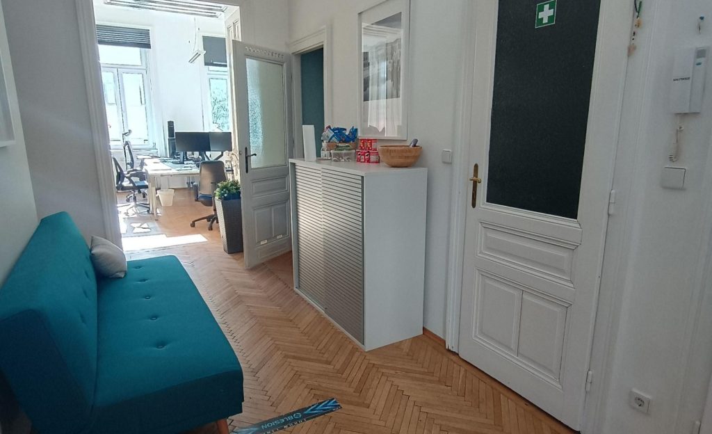Blick in den Flur am Standort in Wien.
